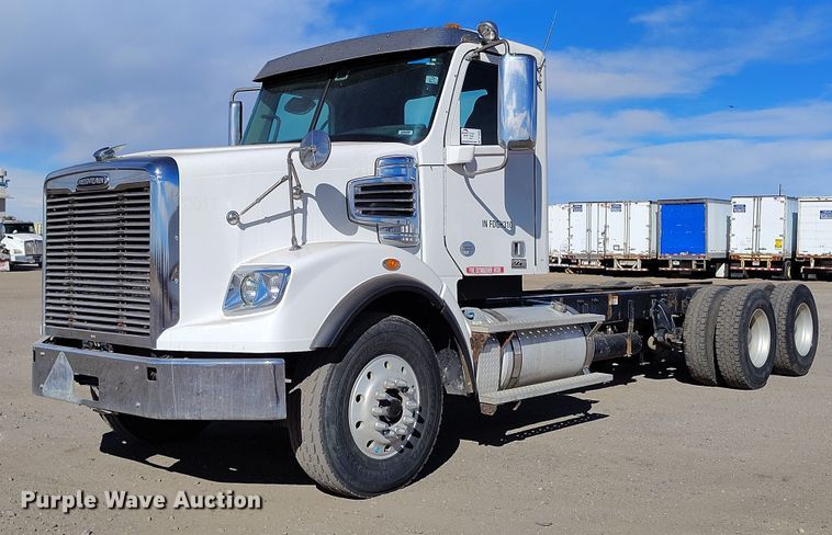 2015 Freightliner Coronado truck cab and chassis - DT0806