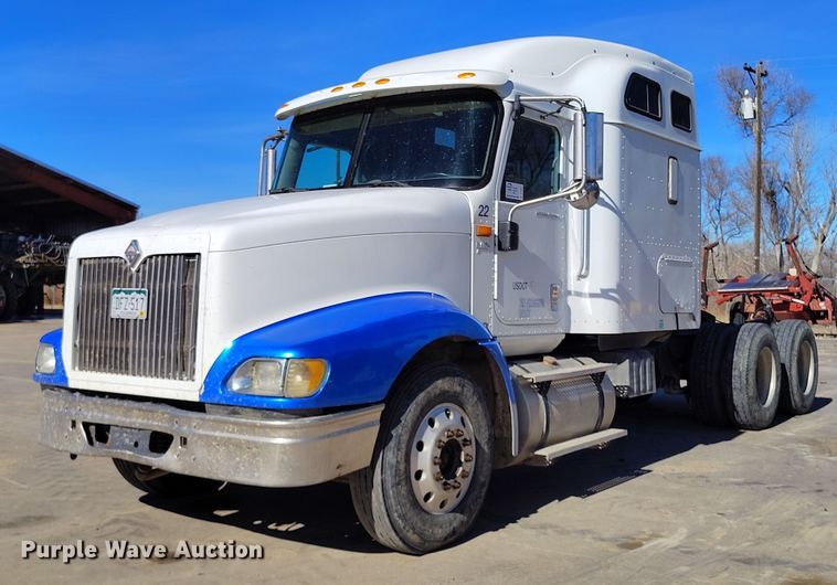 2005 International 9400i semi truck - DT0925