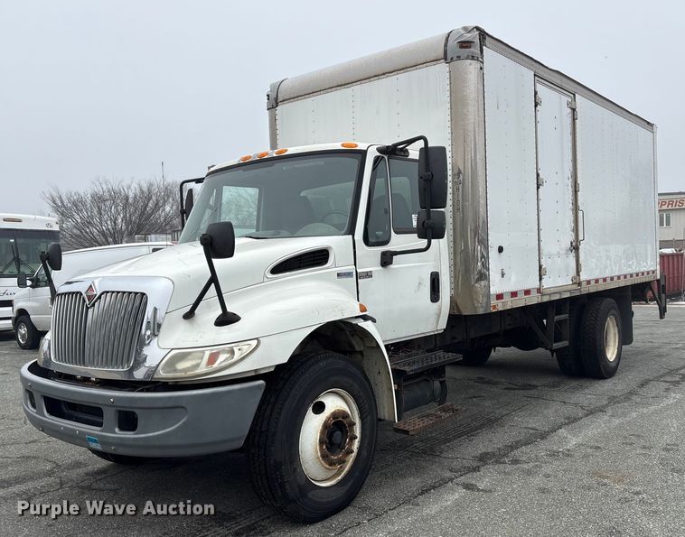 2015 International 4300 box truck - DT2843
