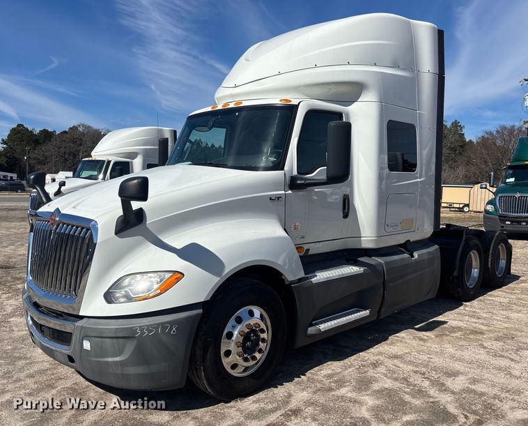 2019 International LT625 semi truck - DU0398