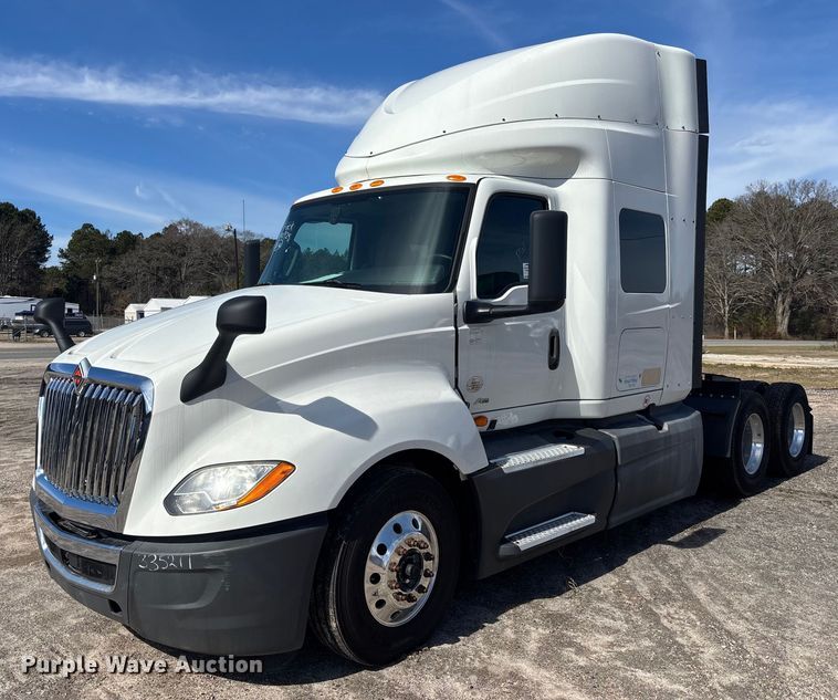2019 International LT625 semi truck - DU0404