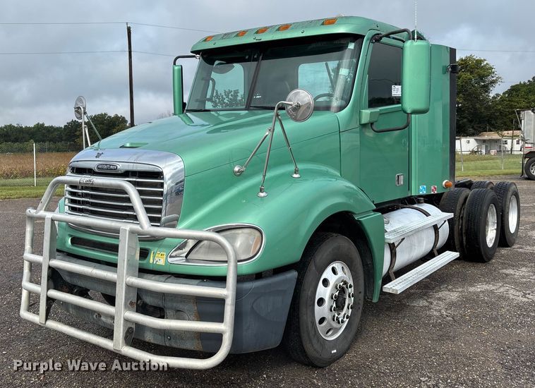 2015 Freightliner Columbia semi truck - DU1337