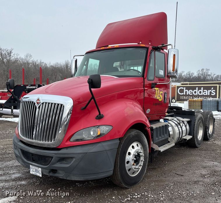 2017 International ProStar Plus semi truck - DW7468