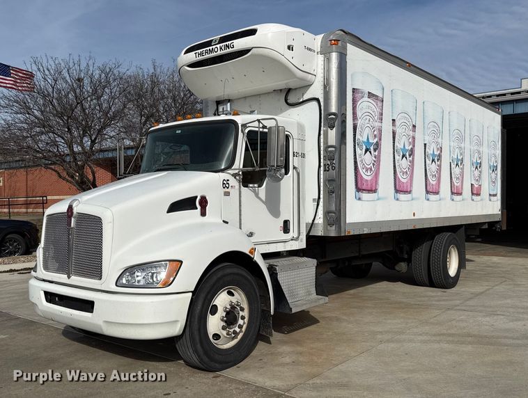 2012 Kenworth refrigerated truck - DZ4336