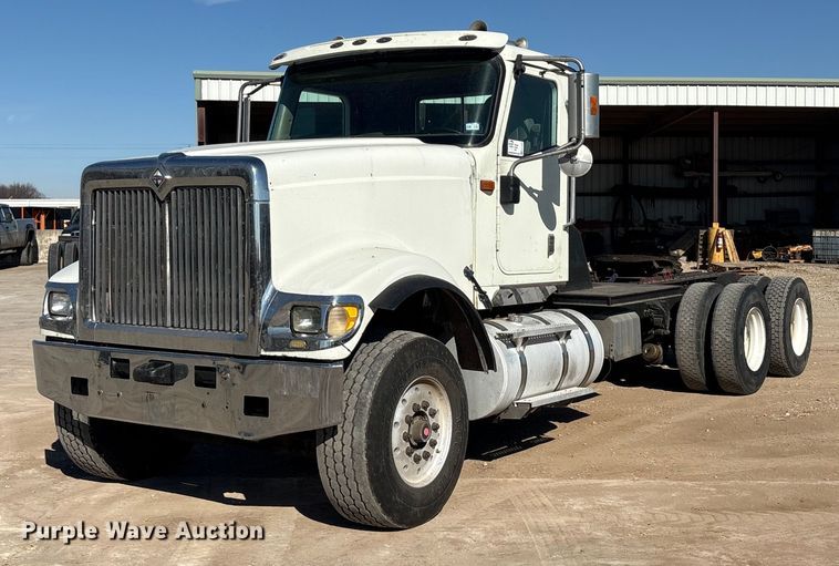 2007 International 5900i semi truck - EA7944
