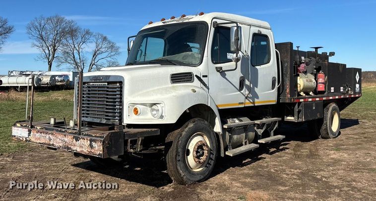 2006 Freightliner Business Class M2 fuel / lube truck - ED2416