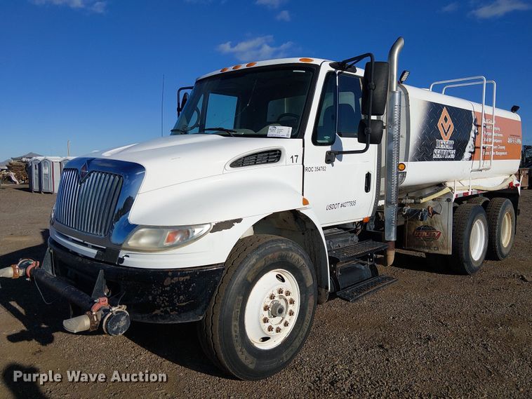2006 International 4400 water truck - EE5179