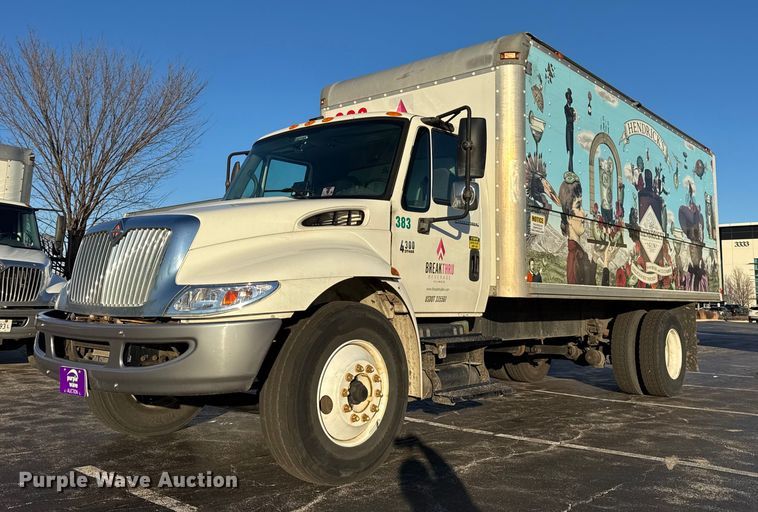 2007 International 4300 box truck - EF2303