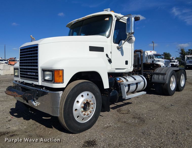 2018 Mack CHU613  semi truck - EG1699