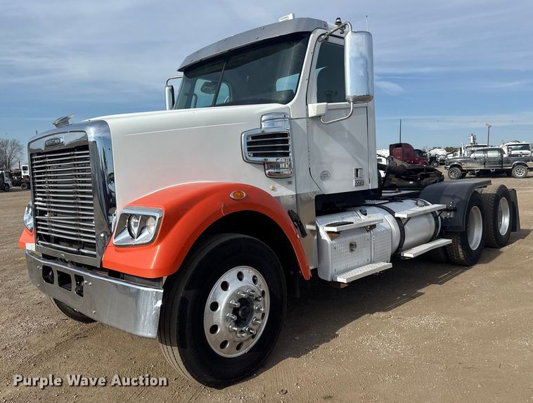 2014 Freightliner Coronado semi truck - EG2088