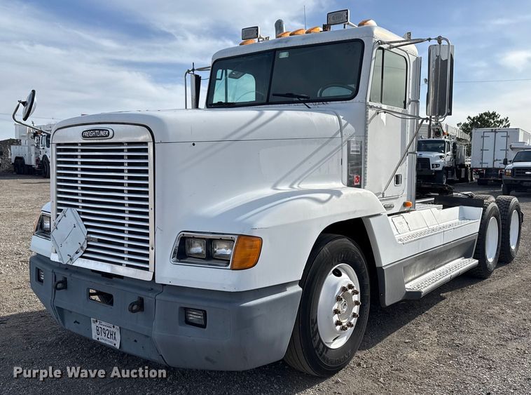 2000 Freightliner FLD semi truck - EG5678