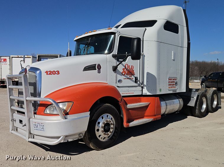 2011 Kenworth T660 semi truck - EO7020
