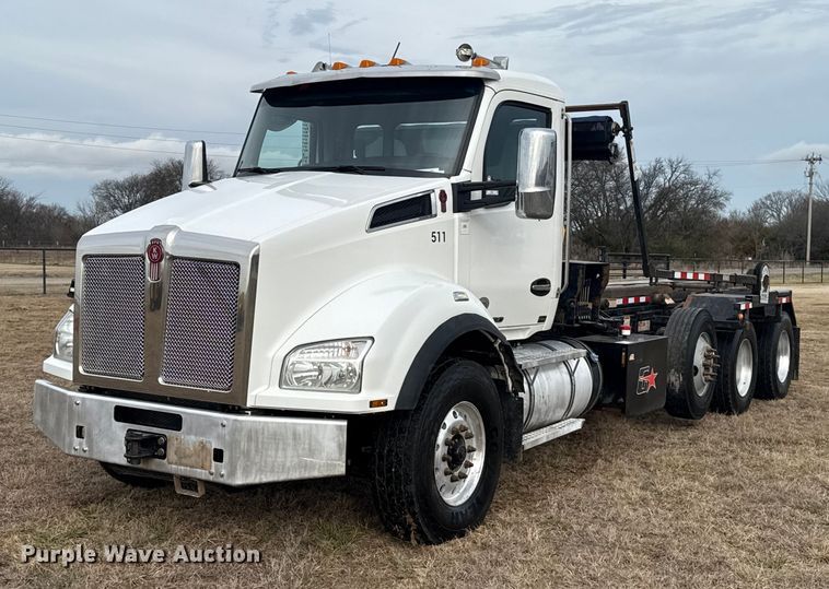 2020 Kenworth T880 roll-off container truck - ES5831