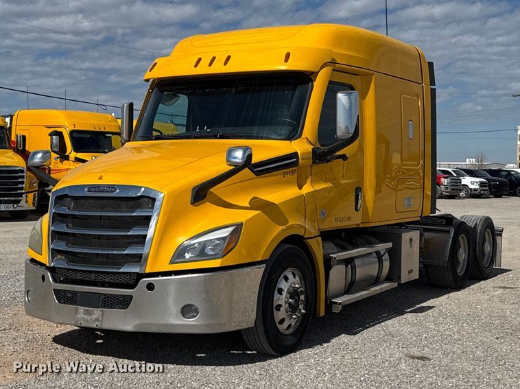 2021 Freightliner Cascadia 126 semi truck - ES5864