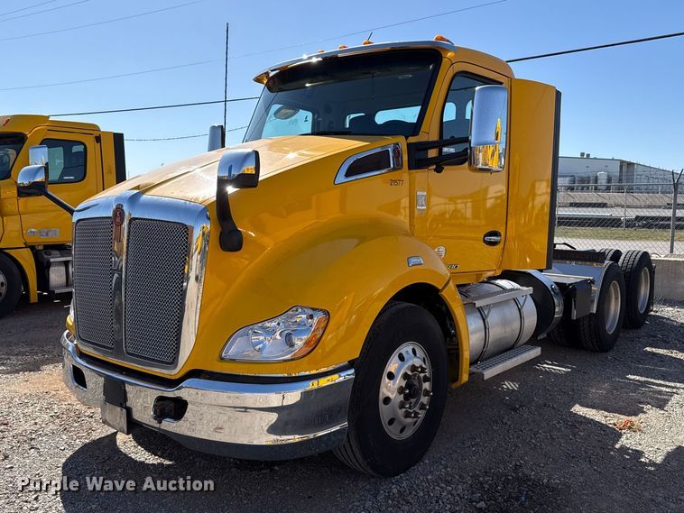 2021 Kenworth T680 semi truck - ES5866