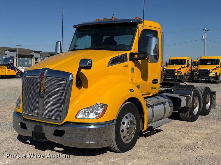 2022 Kenworth T680 semi truck - ES5870
