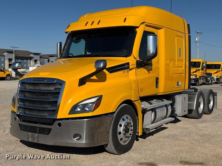 2021 Freightliner Cascadia 126 semi truck - ES5874