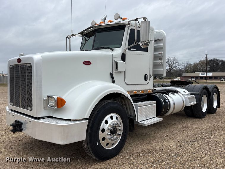 2014 Peterbilt 367 semi truck - ES8605