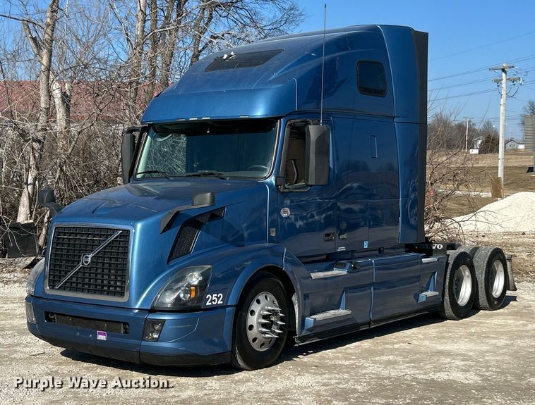 2017 Volvo  VNL semi truck - ET6991