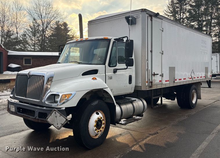 2007 International 7400 box truck - ET8653