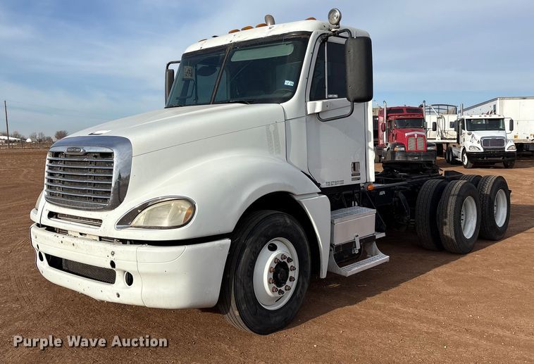 2009 Freightliner Columbia semi truck - EU4873