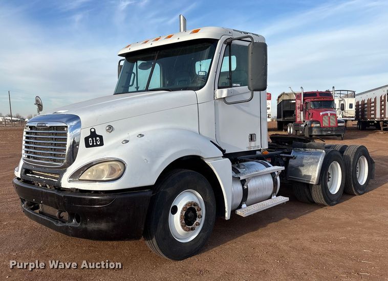 2006 Freightliner Columbia semi truck - EU4874