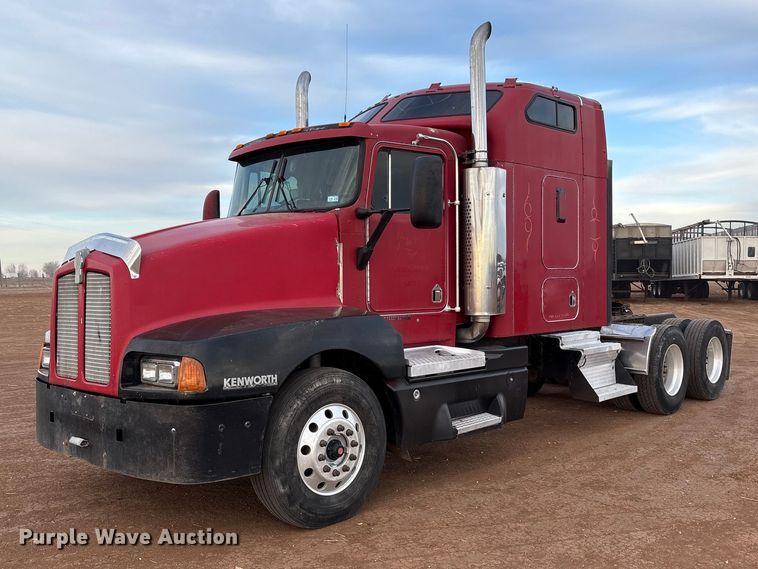 1997 Kenworth T600 semi truck - EU4875