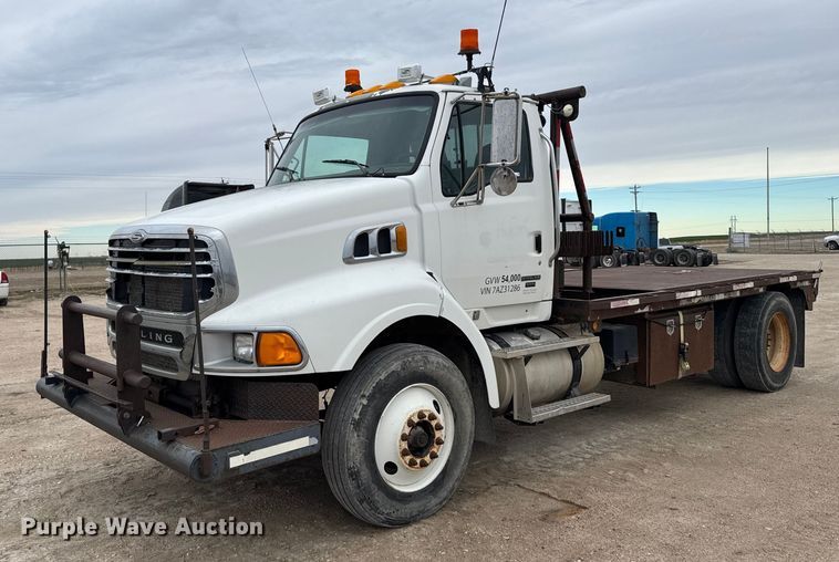 2007 Sterling L-Line flatbed truck - FB0809