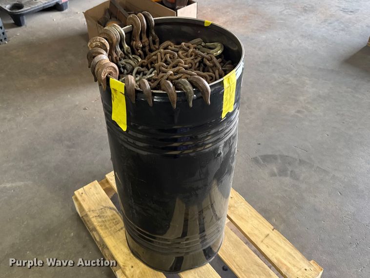 Approximately (20) 5/16" chains - FB0909