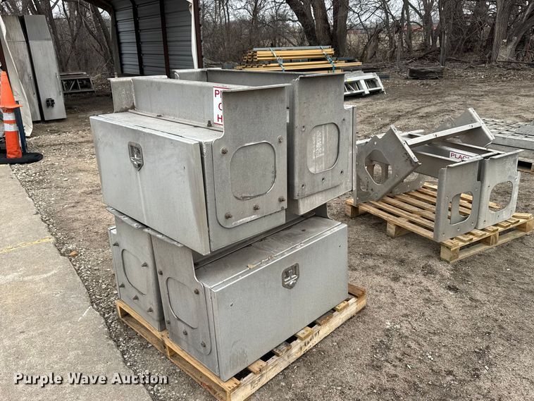 (4) toolboxes  - FB0912