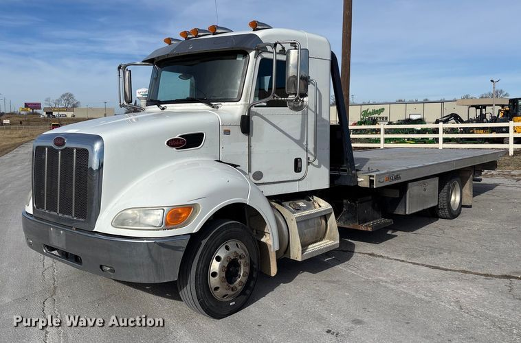 2015 Peterbilt 330 rollback truck - FB3008