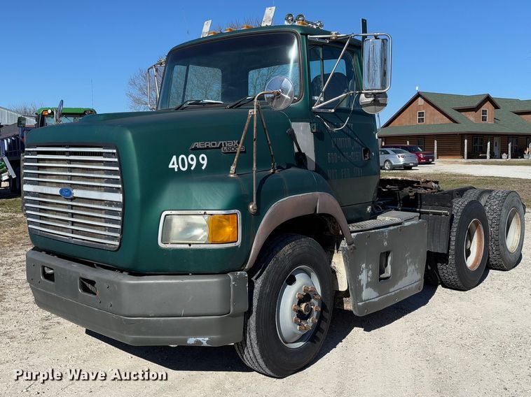 1995 Ford L9000 semi truck - FB3106