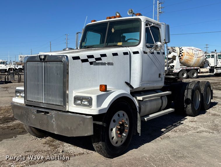 2001 Western Star 4900 semi truck - FC1609