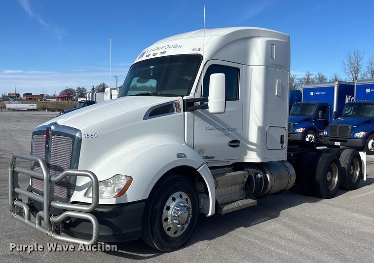 2015 Kenworth T680 semi truck - FC1613