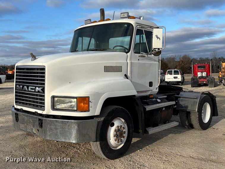 1997 Mack CH612 semi truck - FC1624