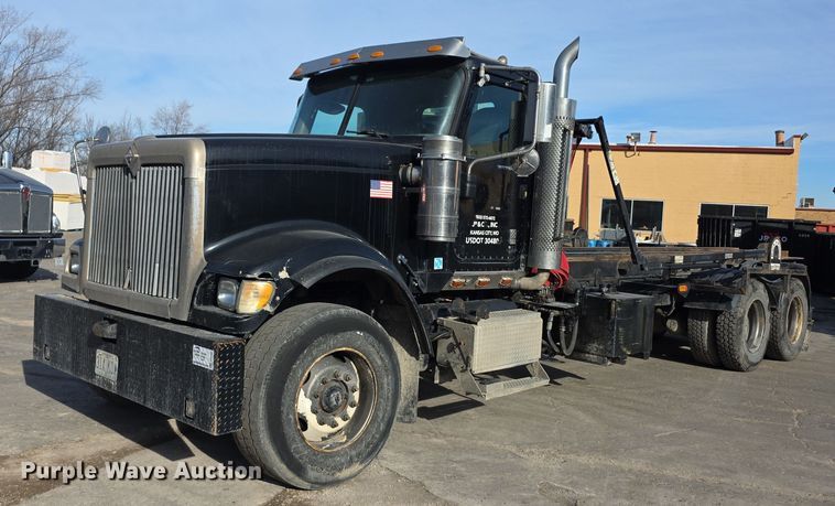 2007 International 5900i roll-off container truck - FI0798