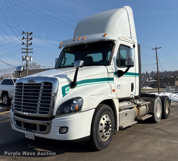 2012 Freightliner Cascadia semi truck - FK1181