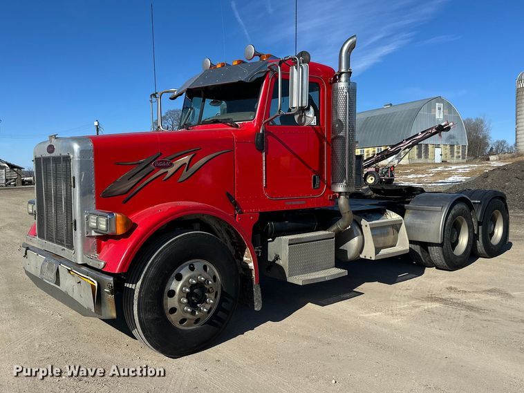 2007 Peterbilt 378 semi truck - FK1671
