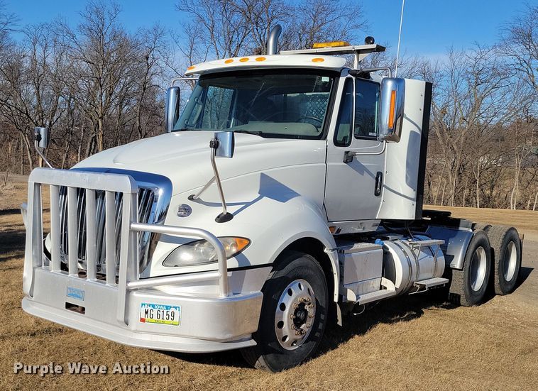 2017 International  Prostar semi truck - NK9795
