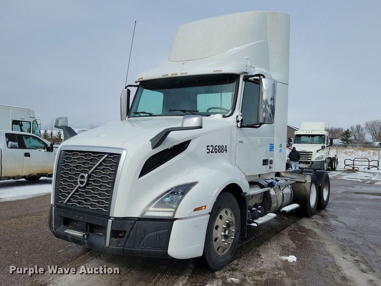 2020 Volvo VNL semi truck - NK9814