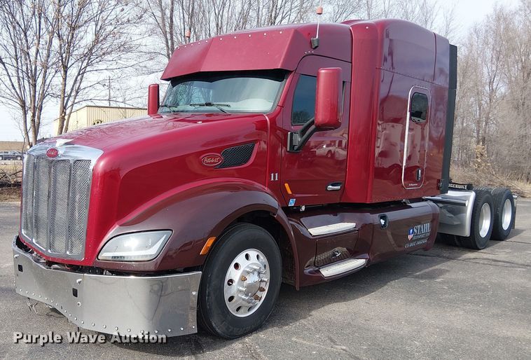 2015 Peterbilt 579 semi truck - OJ9947