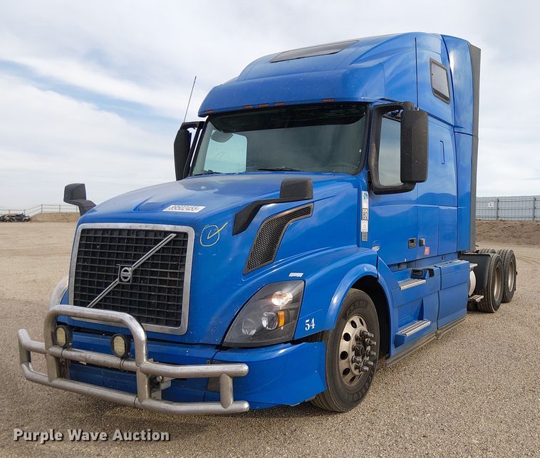 2017 Volvo VNL semi truck - YA1383