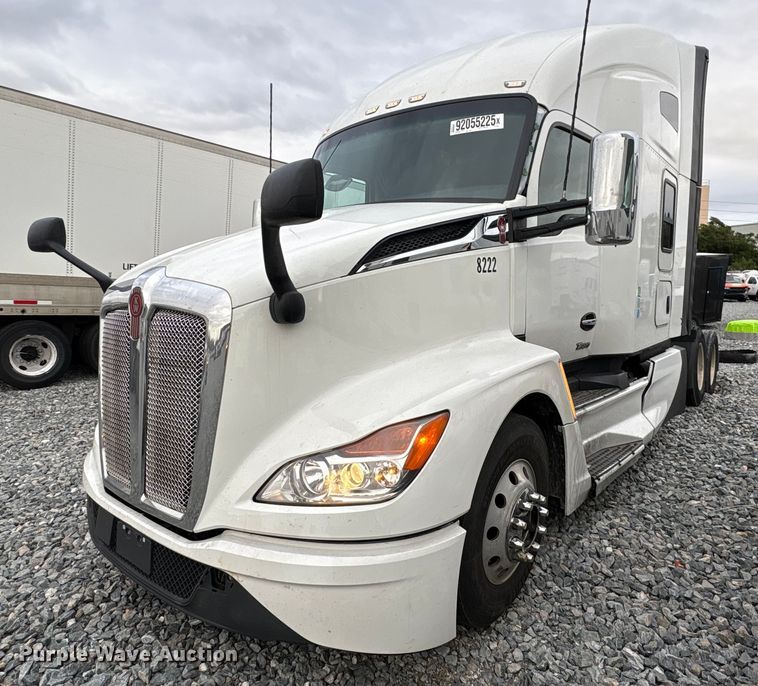 2023 Kenworth T680 semi truck - YA1509