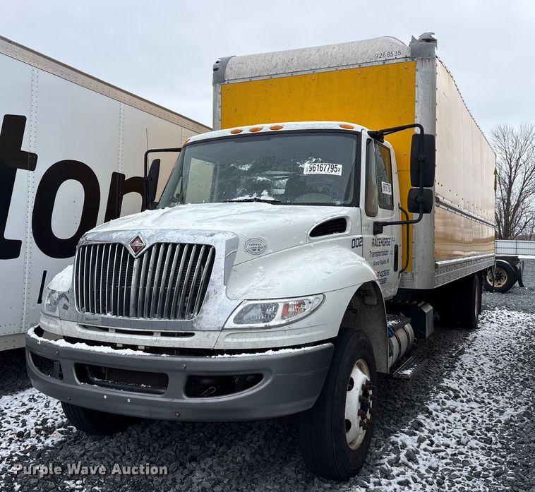 2016 International 4300 box truck - YA1755