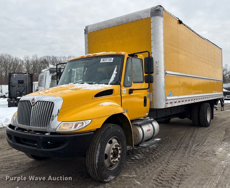 2019 International 4300 box truck - YA1756