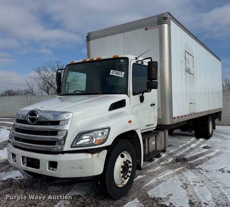 2016 Hino box truck - YA1790