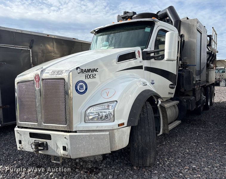 2025 Kenworth T880 hydrovac truck - YA1852