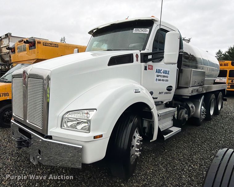 2020 Kenworth T880  vacuum truck - YA1938