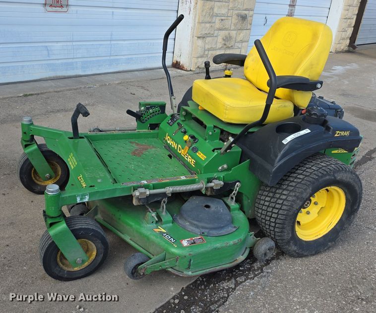 2005 John Deere Z-Trak 717A ZTR lawn mower - DZ3868