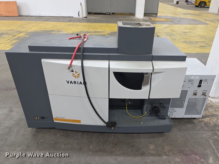 Varian 725ES spectrophotometer - DZ3891